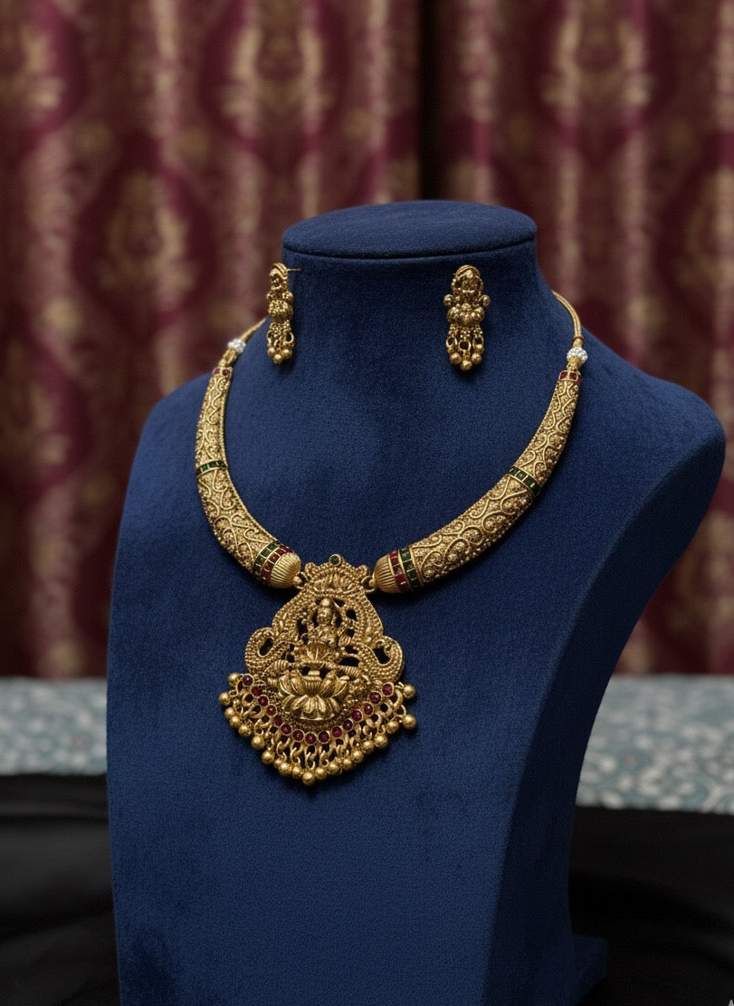 Lekshmi Antique neck
